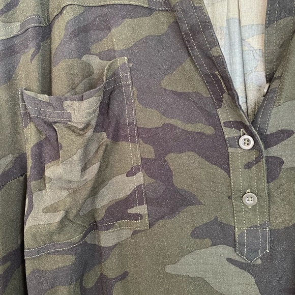 Torrid camo challis material shirt - Picture 3 of 3